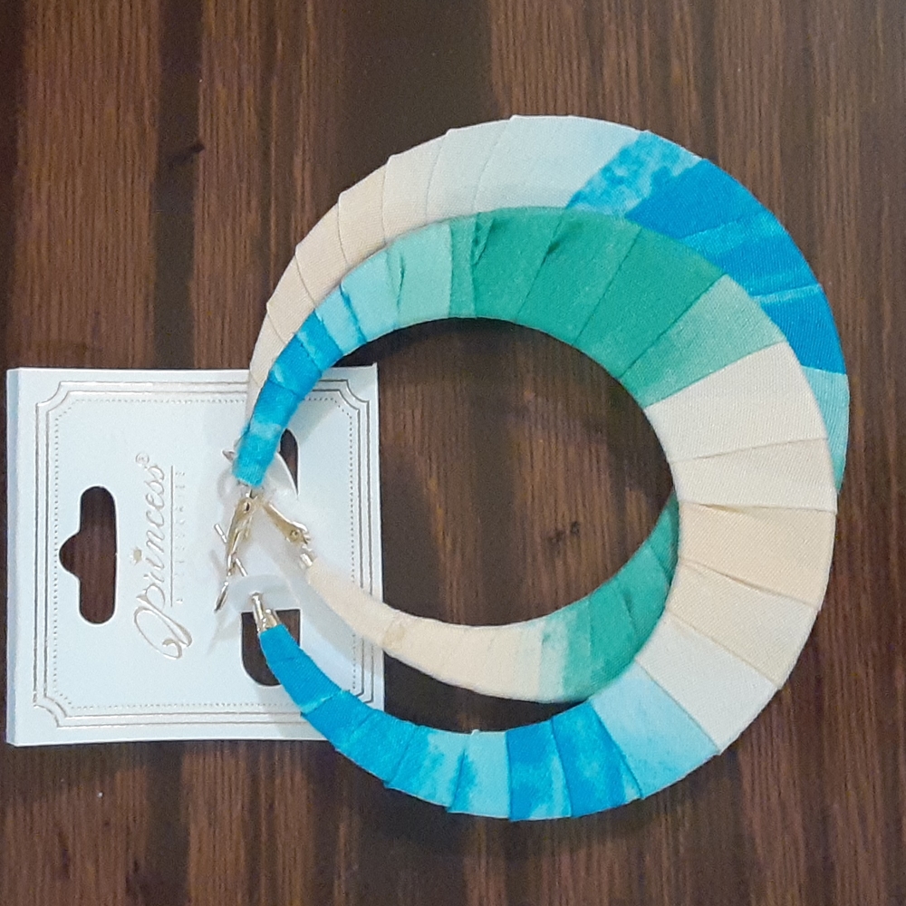 Hoop earrings bundle - Picture 4 of 8